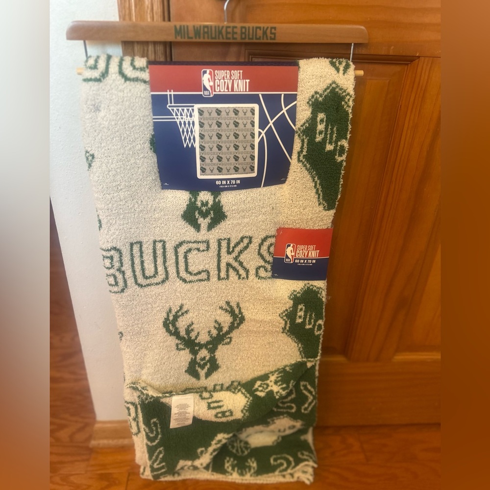 NBA Milwaukee Bucks cream and Green Blanket cozy knit!